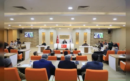 Elazığ Belediye Başkanı Şahin Şerifoğulları: “Bu şehre hizmet için tüm gayretimizle çalışıyoruz” açıklamasıyla yatırımların kapsamını meclis oturumlarında anlattı