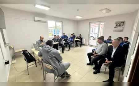 İnegöl Belediyesi Veteriner İşleri Personeline Arılara Güvenli Müdahale ve Arı Sokmalarında İlk Yardım Eğitimi Verildi