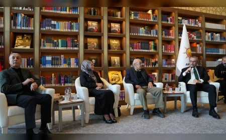 AK Parti’nin Ankara’daki anma programında Sezai Karakoç’un diriliş düşüncesi şiirler ve değerlendirmeler eşliğinde yeniden hatırlandı