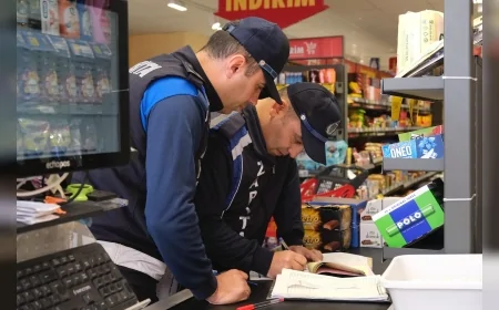 Çorum Belediyesi Zabıta Ekipleri Kent Genelindeki Marketlerde Son Kullanma Tarihi ve Fiyat Uygunluğunu İçeren Yoğun Denetimlerini Sürdürüyor
