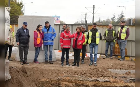 Eskişehir Büyükşehir Belediyesi Vecihi Hürkuş–Özdilek Kavşağındaki 1400’lük Kanalizasyon Hattı Deplase Çalışmalarını Tamamlayarak Bölgeyi Trafiğe Açtı