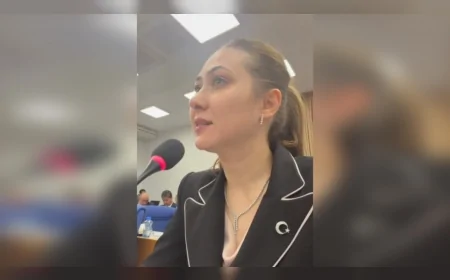 MHP’Lİ ZUHAL KARAKOÇ: “KAHRAMANMARAŞ’TA ÜÇ YIL SONRA HÂLÂ 4 BİNE YAKIN DERSLİK BEKLİYOR; GECİKEN HER PROJE BİR ÇOCUĞUN KAYBOLAN YILIDIR”