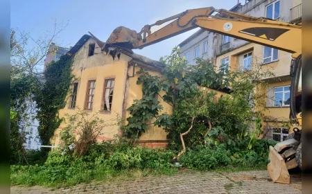 Giresun Belediyesi Gemilerçekeği Mahallesi’nde Risk Oluşturan Metruk Binayı Kontrollü Şekilde Yıktı