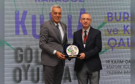 Bursa’da Karagöz’ün Geleceği Uluslararası Festival Çalıştayında Akademisyenlerden Sanatçılara Uzmanların Katılımıyla Kapsamlı Biçimde Ele Alındı