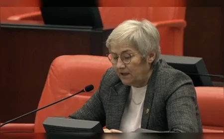 CHP’li Ayça Taşkent: “Akgöl’de su seviyesi 3 metreden 2 metreye düştü; izinsiz kanallar gölü Sakarya Nehri’ne boşaltıyor, DSİ set çalışmasını derhâl başlatmalıdır”