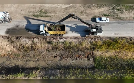 Antalya’da ASAT Ekipleri Kış Öncesi Yağmur Suyu Kanallarında Taşkın Riskine Karşı Kapsamlı Temizlik Çalışmalarını Sürdürüyor
