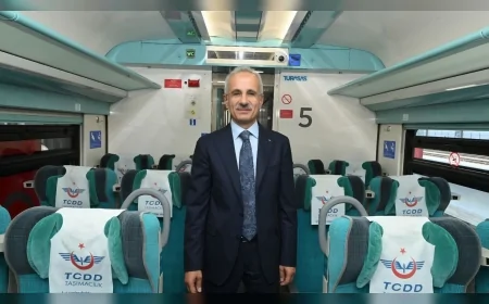Ulaştırma ve Altyapı Bakanı Abdulkadir Uraloğlu: “Öğretmenler 24–30 Kasım’da Satılacak YHT ve Anahat Tren Biletlerinde Yüzde 50 İndirimden Yararlanabilecek”