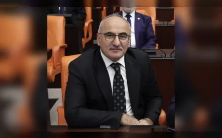 HARUN MERTOĞLU TBMM’DE İDDİANAMEDEKİ MADEN KAYBI İDDİASINI OKUDU “185 MİLYON TON KAÇAK DÖKÜM, 80 MİLYAR TL KAMU ZARARI” TARTIŞMA ÇIKTI