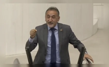 CHP’Lİ MUSTAFA ADIGÜZEL: “MEB’DE ASIL SORUN SİYASAL PARALEL YAPI; ÇOCUKLAR AÇ, OKULLAR TEMİZLİKSİZ, TARİKAT YURTLARINDA İSTİSMAR ARTIYOR”