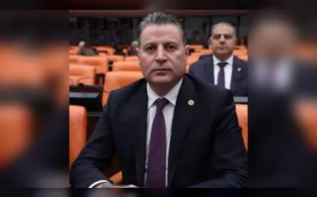 REŞAT KARAGÖZ TBMM’DE SOSYAL MEDYA ENGELLERİNİ ELEŞTİRDİ “KORKUYORSUNUZ AMA BOŞUNA, 3 BİN KEZ ENGELLERSENİZ DE MİLLETİN YANINDAYIZ”