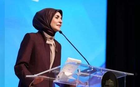 Aile ve Sosyal Hizmetler Bakanı Mahinur Özdemir Göktaş: “Anne ve baba rollerini belirsizleştiren modern yaşam pratikleri aile kurumunun geleceğini derinden etkiliyor”