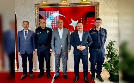 Sincan’da İlçe Protokolü Esnaf Odasında Bir Araya Gelerek Kurumsal İş Birliği ve Yerel Çalışmaları Değerlendirdi