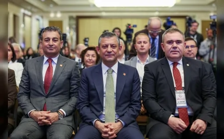 Türk Eczacıları Birliği 45. Olağan Büyük Kongresi Ankara’da Gerçekleşti: Arman Üney, Mesut Sancar ve Özgür Özel Mesleğin Geleceğine Yönelik Kritik Mesajlar Verdi