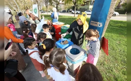Başiskele Sahili’nde Çevre Farkındalığı Etkinliği Düzenlendi ve Öğrenciler Sıfır Atık Temizliğiyle Geri Dönüşüm Bilincini Pekiştirdi