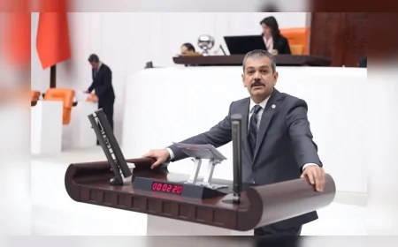 AK PARTİ’Lİ EROL KELEŞ TBMM’DE GIDA ZEHİRLENMESİ ELEŞTİRİLERİNE YANIT VERDİ: “7/24 ERKEN UYARI SİSTEMİ ÇALIŞIYOR, DENETİMLER RİSK ESASLI YÜRÜTÜLÜYOR”