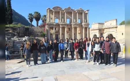 İzmir Büyükşehir Belediyesi Öğrencileri Efes Antik Kenti Gezisi ve Bergama Vapuru’ndaki Blues Etkinliğiyle Sınav Sürecinde Destekledi