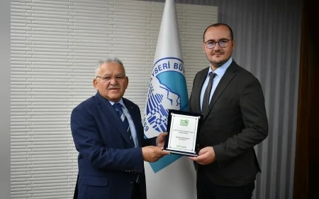 Kayseri Büyükşehir Belediyesi’nin Suriçi Camikebir Projesi KentFest 2025’te Tarihi Alan Dönüşümünde Türkiye Birincisi Oldu