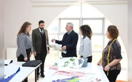 Çorum Belediyesi Kadın Kültür Merkezleri atık afişleri çantaya dönüştürerek israfı önleyen örnek uygulamayı duyurdu