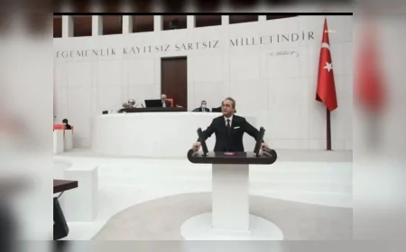 CHP’Lİ BÜLENT TEZCAN: “400 SAHTE DOÇENTİ ARAŞTIRMAYANLAR, GERÇEK DİPLOMANIN PEŞİNE DÜŞTÜ; İMAMOĞLU KARARI SİYASİ OPERASYONDU”