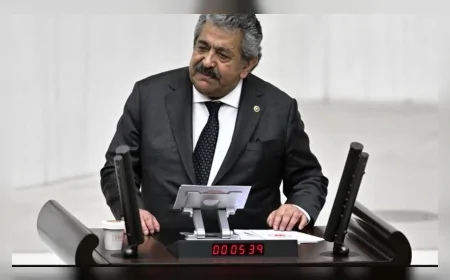 MHP Genel Başkan Yardımcısı Feti Yıldız: “İmralı’ya gidilmesi için oylama yapılmalıdır, terörsüz Türkiye için balyoz Berlin duvarına inmektedir”