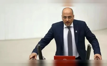 TİP Milletvekili Ahmet Şık: “Barış gizli gelmez, AYM ve AİHM kararları uygulanmadan İmralı tartışması tali kalır”