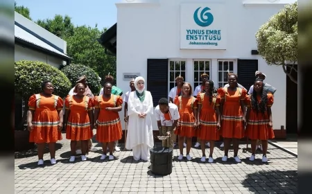 Cumhurbaşkanı Recep Tayyip Erdoğan’ın eşi Emine Erdoğan: “Türkiye’nin sesini ve Türkçenin inceliğini tanıtan Yunus Emre Enstitüsünü Johannesburg’ta ziyaret etmekten memnuniyet duydum”