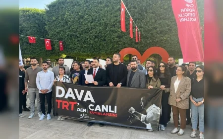CHP GENÇLİK ÖRGÜTLERİ ADANA’DA İMAMOĞLU DAVASININ TRT’DE CANLI YAYINLANMASI İÇİN EŞ ZAMANLI ÇAĞRI YAPTI