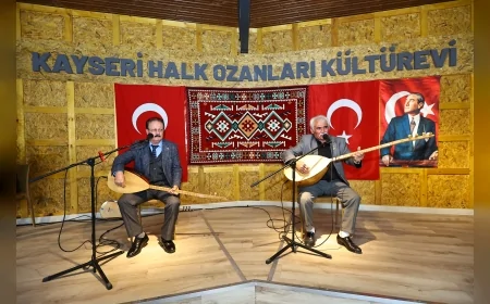 Kayseri Halk Ozanları Kültürevi’nde Düzenlenen “Hizmetin Çınarları” Buluşması 65 Yaş Üzeri Muhtarları Ozanlarla Aynı Çatıda Bir Araya Getirdi