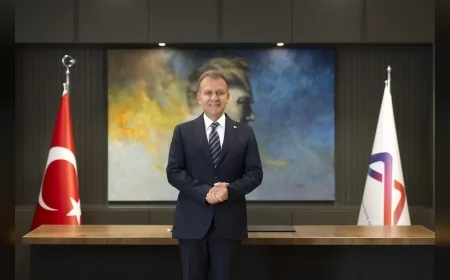 Mersin Büyükşehir Belediye Başkanı Vahap Seçer: “Öğretmenlerimiz Cumhuriyetimizin aydınlık geleceğinin en büyük güvencesidir”