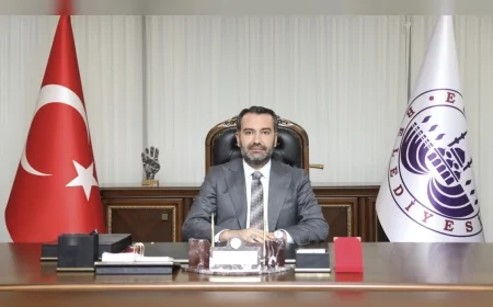 Elazığ Belediye Başkanı Şahin Şerifoğulları: “Geleceğimizi İnşa Eden Öğretmenlerimizin 24 Kasım Öğretmenler Günü’nü Kutluyorum”