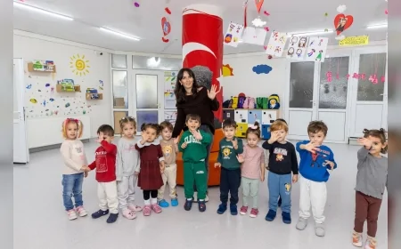 İzmir’de 4 Yaşında Eğitim Aldığı Anaokuluna 25 Yıl Sonra Öğretmen Olarak Dönen Başak Köse Duygularını “Hayal Gibi” Sözleriyle Anlattı