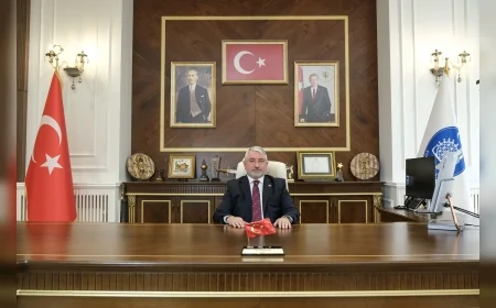 Çorum Belediye Başkanı Halil İbrahim Aşgın: “Öğretmenlerimiz Büyük Türkiye’yi İnşa Edecek Nesilleri Yetiştiriyor”