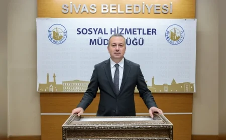 Sivas Belediye Başkanı Adem Uzun: “Dar gelirli emeklilere aylık desteği 2026’da 2 bin 500 liraya çıkarıyoruz”