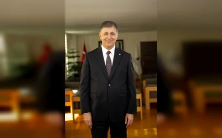 İzmir Büyükşehir Belediye Başkanı Cemil Tugay: “Milletleri kurtaranlar yalnız ve ancak öğretmenlerdir”