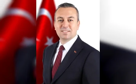 Sivas Belediye Başkanı Adem Uzun: “Öğretmenlerimizin yaktığı ışık bir ömür boyu yolumuzu aydınlatacaktır”