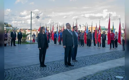 Kuşadası’nda 24 Kasım Öğretmenler Günü Törenlerle Kutlandı ve Emekli Öğretmenlere Belgeleri Takdim Edildi