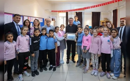 Efeler Belediye Başkanı Anıl Yetişkin Gazipaşa İlkokulu’nda Öğretmenler Günü Ziyaretinde Duygusal Anlar Yaşadı