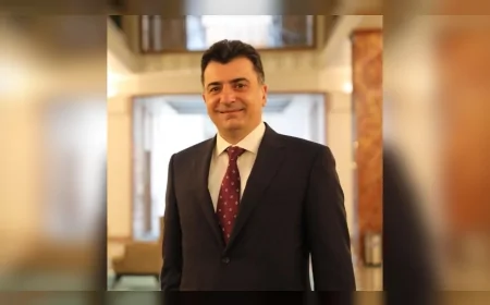 CHP’Lİ ZEYNEL EMRE’DEN ADALET BÜTÇESİNE SERT ELEŞTİRİ: “YATIRIM ÖDENEĞİNİN YARISINI BİLE KULLANMAYAN BAKANLIK TAHSİLAT MAKİNASINA DÖNDÜ, YARGI ÇİFTE İPOTEK ALTINDA”