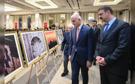 Kültür ve Turizm Bakanı Mehmet Nuri Ersoy: “Ayasofya’daki restorasyonda özgün dokuyu titizlikle koruyoruz”