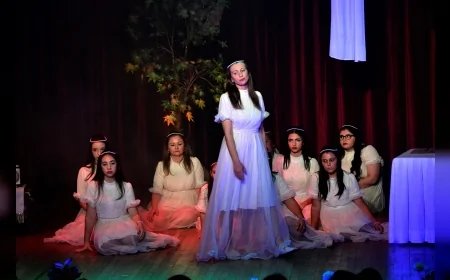 Bornova’da “Sevgi Elçileri” Oyununun İlk Gösterimi Kadın ve Çocuk Cinayetlerine Karşı Güçlü Bir Çağrıya Dönüştü