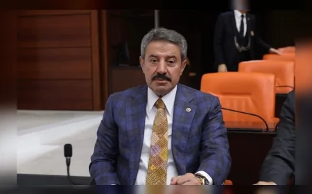 Şırnak Milletvekili Arslan Tatar gençlik merkezleri, spor salonları ve yurt yatırımlarını anlatarak “Gençlerimize modern tesisler sunuyoruz” dedi