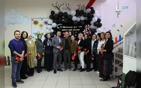 Mamak Belediye Başkanı Veli Gündüz Şahin: “Atatürk’ün Aydınlık Yolunda Yürümeye Söz Veriyoruz” Mesajıyla 24 Kasım Öğretmenler Günü Ziyaretini Gerçekleştirdi