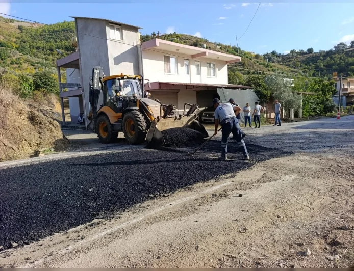 Antalya Büyükşehir Belediyesi Alanya Kırsalında Kış Öncesi Yoğun Yol Bakımı ve Onarım Çalışmalarını Sürdürüyor
