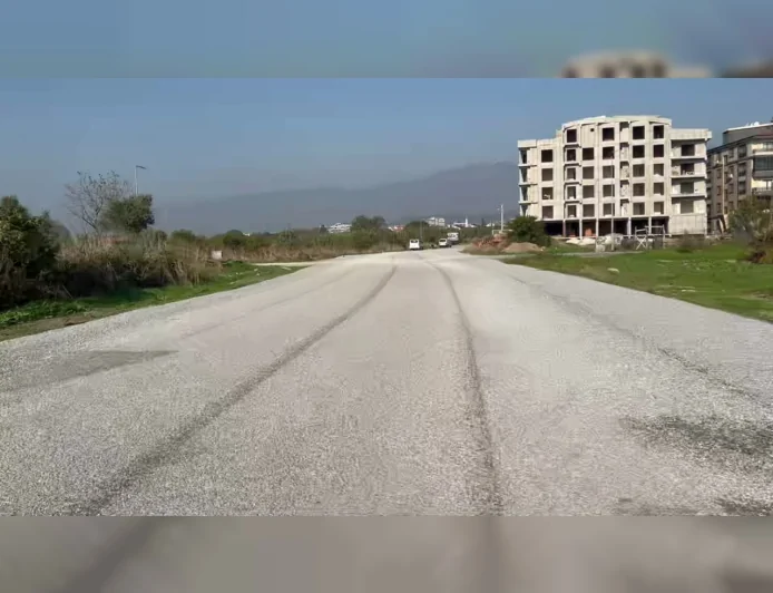 Edremit Belediyesi Altyapı Yatırımlarını Sürdürüyor: Hamidiye Mahallesi’nde 32 Bin Metrekarelik Yol Yenileme Tamamlandı