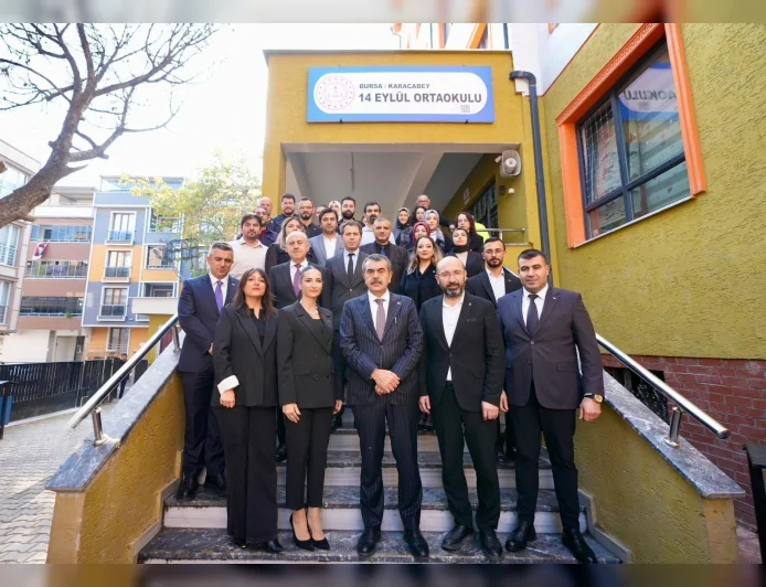 Millî Eğitim Bakanı Yusuf Tekin Bursa ve Balıkesir’de Sürpriz Okul Ziyaretleri Gerçekleştirdi