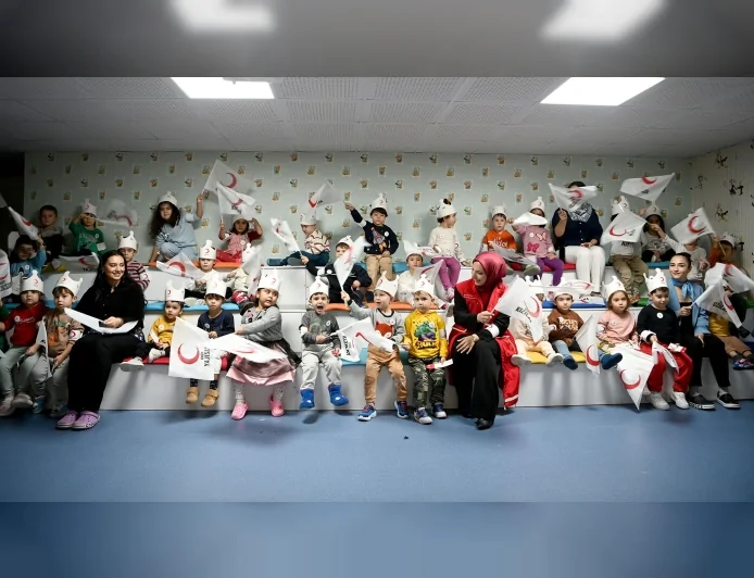 Kuşadası Belediyesi Çocuk Gelişim Merkezi’nde Kızılay Haftası Etkinliğiyle Miniklere Yardımlaşma Bilinci Aşılandı