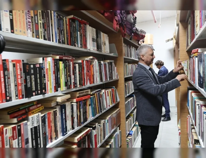 Muğla Büyükşehir Belediye Başkanı Ahmet Aras: “Bir insanın sahip olabileceği en büyük servet okuduğu kitaplardır”