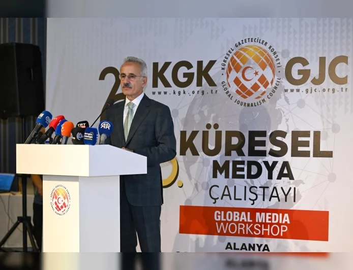 Ulaştırma ve Altyapı Bakanı Abdulkadir Uraloğlu: “5G ile gazeteciler 8K görüntü kalitesinde kesintisiz canlı yayın yapabilecek”