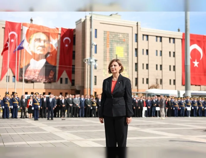 Eskişehir Büyükşehir Belediye Başkanı Ayşe Ünlüce: “Atatürk’ün çağdaş ve aydınlık Türkiye ideali yolumuzu aydınlatmaya devam edecek”