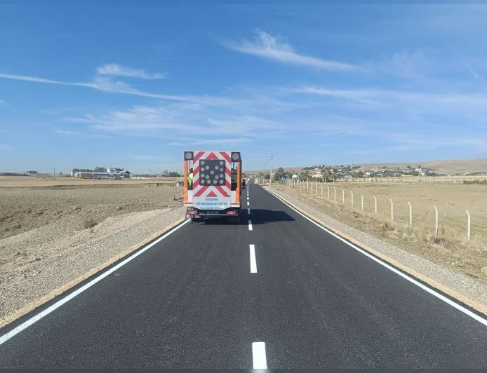 Eskişehir Büyükşehir Belediyesi Trafik Güvenliği İçin Kent Genelinde Levha ve Çizgi Yenileme Çalışmalarını Sürdürüyor